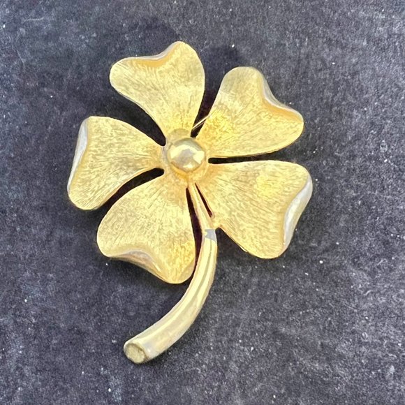 Vintage Sarah Coventry Gold Tone Flower Brooch (3236) - Picture 4 of 4